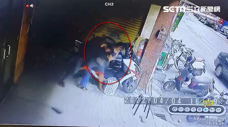 不滿被討債！中和2男騎樓火爆開打