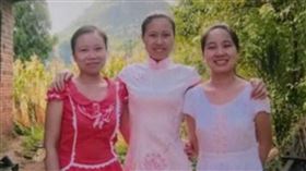 3個繼女如今已成為人生勝利組。（圖／翻攝自微博）