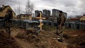 布查亂葬崗遺體恐達300具　俄軍繼續攻擊平民，圖／路透社／達志影像