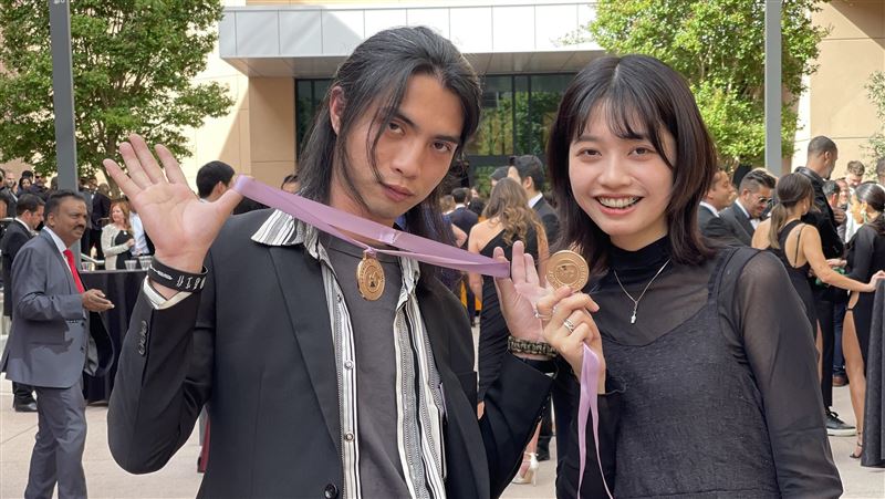 台首座葛萊美得主　進美海關險被遣返