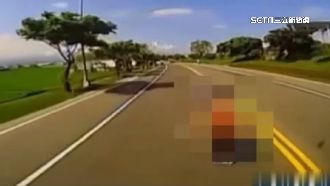 疑違規穿越馬路　婦遭曳引車撞當場亡