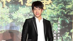 大愛「竹南往事」演員韓瑜、李政穎、楊慶煌、傅小芸、陳熙鋒、柯素雲等，出席上檔記者會。（記者邱榮吉/攝影）