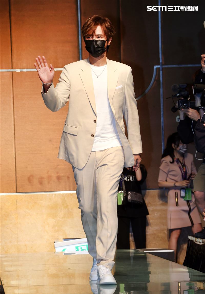 羅志祥重新出發首支代言產品。（記者邱榮吉/攝影）