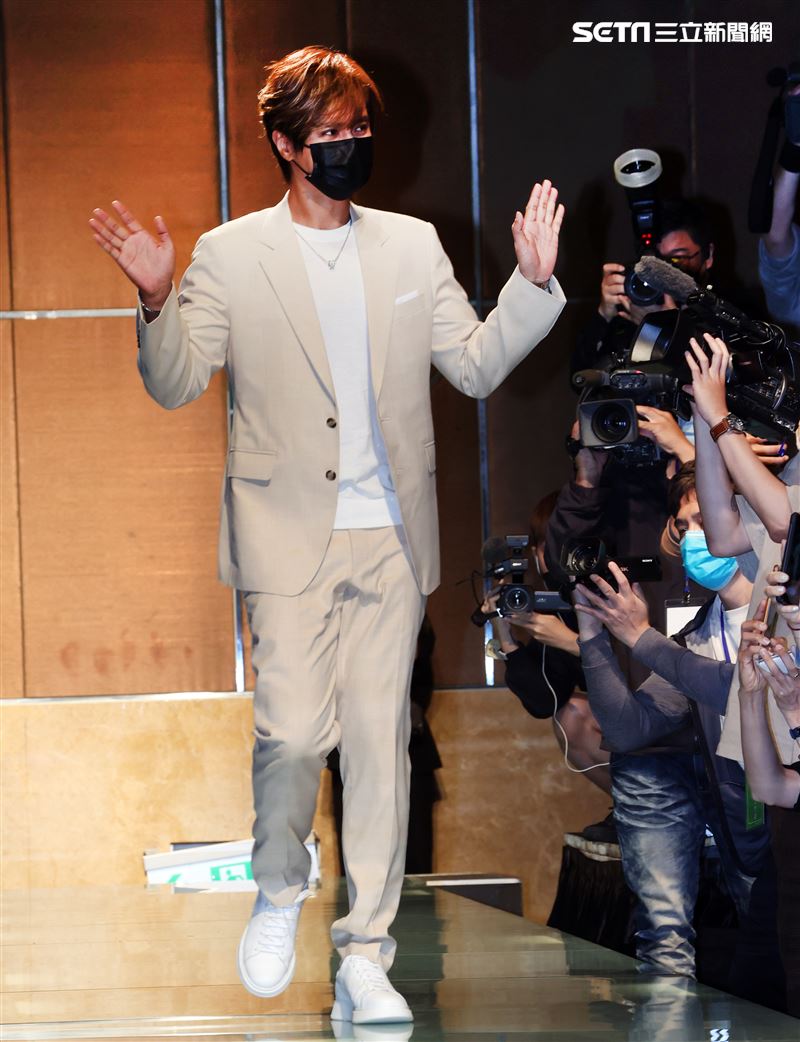 羅志祥重新出發首支代言產品。（記者邱榮吉/攝影）