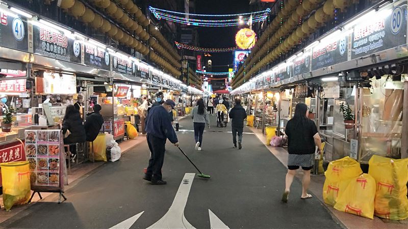 獨家／基隆疫情爆發廟口4個字防疫曝
