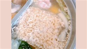 泡麵袋子別丟！友煮火鍋一舉動惹怒她（圖／翻攝自爆料公社公開版）