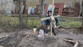 翻攝自Danylo Mokryk＋Oleksandra Matviichuk　推特、翻攝自教宗方濟各ig+Kiev Slavic Evangelical Seminary 臉書
