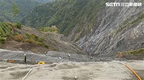 南橫公路蜘蛛人，記者劉沛妘攝影