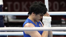 東奧拳擊8強止步  陳念琴賽後跪地拳擊女王陳念琴（圖）2度挑戰奧運，30日在東京奧運女子拳擊69公斤量級8強賽不敵印度名將博格漢、8強止步，確定落敗後陳念琴在場中跪地，雙手合十，告別這次奧運之旅。中央社記者吳家昇攝  110年7月30日