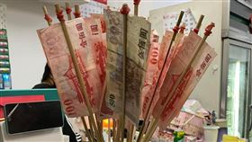 金錢樹,招財,香油錢,拜拜,泰國(翻攝自 爆廢公社)