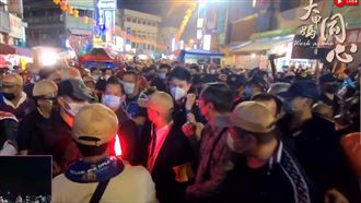 創史上最快！大甲媽1分鐘出廟埕