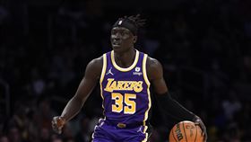 ▲加布爾（Wenyen Gabriel）和湖人簽下2年合約。（圖／美聯社／達志影像）