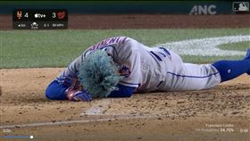 ▲林多（Francisco Lindor）觸擊挨臉部觸身球。（圖／翻攝自MLB官網）