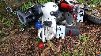 偷20萬越野車狂飆　勇警撞車攔賊