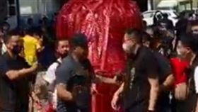 北港武德宮神轎「吃炮」　下秒火光竄天全場狂逃