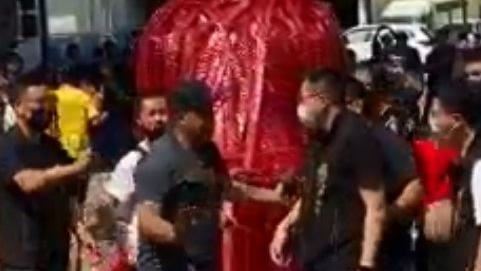 武德宮神轎吃炮　火光竄天全場狂逃