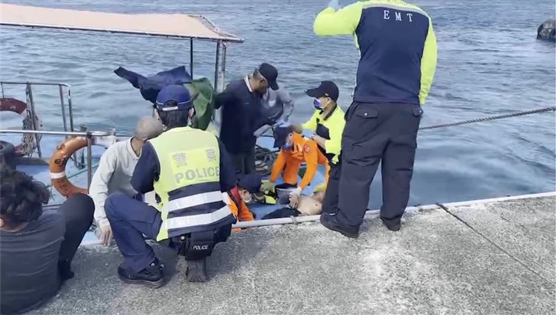 基隆嶼港口工程船翻覆　2船員死亡