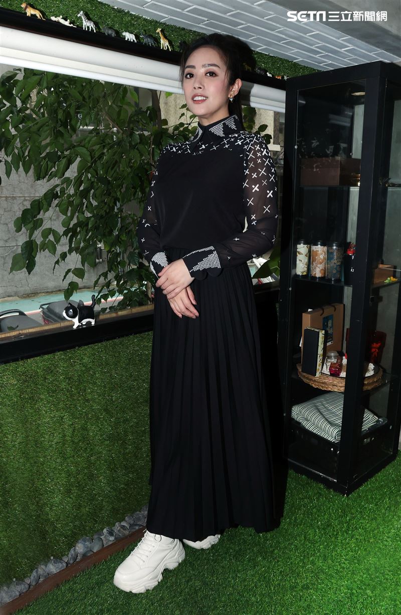 舞思愛三立新聞網專訪。（記者邱榮吉/攝影）