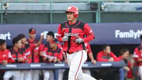 ▲味全龍劉基鴻今年首轟。（圖／味全龍球團提供）