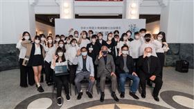 世新大學《凝視》攝影展　凝聚圖傳國際得獎作品