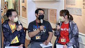 ▲左為主播陳建安，中間為志工林宗祐，右為主播王志郁。（圖／寶島神很大）

