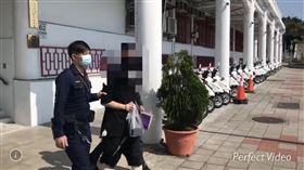 ▲易姓男大生被控在捷運圓山站外縱火，燒毀2輛腳踏車，易男落網後辯稱可能是抽菸不小心，被依公共危險罪移送法辦。（圖／翻攝畫面）