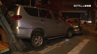 逆向迎頭撞休旅車　副座女子噴飛車外