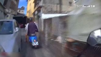 違規右轉遭警盯上　酒駕男鑽小巷逃逸