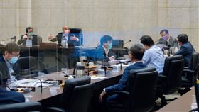 行政院長蘇貞昌11日上午召開擴大防疫會議。（圖/行政院提供）