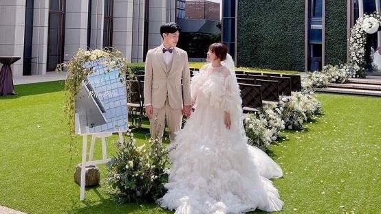 古娃娃婚禮豪砸234萬！老公眼神死