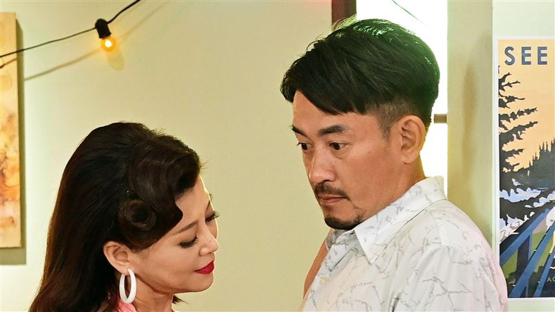 被女神「抓手摸胸」柯叔元驚喊：好軟