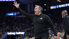 ▲湖人主帥伏爾格被爆確定將遭球團開除。（圖／美聯社／達志影像）