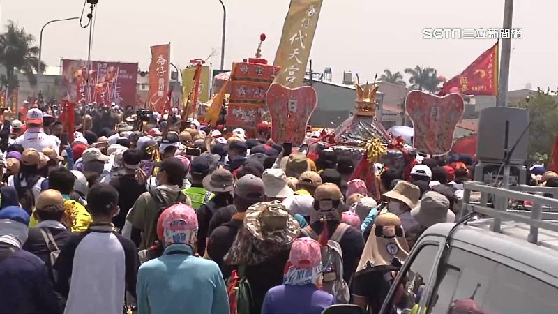 大甲媽駐駕新港奉天宮　信眾熱情恭迎