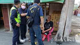 ▲台南七堵一名王姓男子疑似不滿被欠2000元，持刀刺殺30多歲王姓女子，王女送醫後宣告不治。（圖／翻攝畫面）