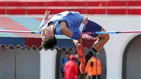 青年盃女子跳高  李晴晴破大會摘金（1）111年新北市全國青年盃田徑公開賽11日在板橋第一運動場持續進行各項賽程，亞運培訓隊李晴晴在公開女子組跳高決賽，以1公尺83打破大會紀錄摘金。中央社記者裴禛攝  111年3月11日