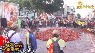 台式浪漫！「炫目紅毯」迎接大甲媽