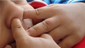 如果小朋友有長期的單側膿鼻涕，而且藥物治療不盡理想，一定要仔細檢查是否有異物在鼻腔中。（圖／Pixabay）