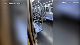 紐約地鐵槍擊傷者畫面（圖／AP／SWNS授權）