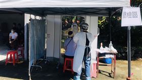 台東長濱快篩站檢出3人陽性  已安排PCR複檢由於長濱確診案27550傳染源待釐清，台東縣政府11日在舊長濱衛生所啟動快篩服務，上午共快篩150人，其中3人為陽性，已安排PCR複檢中。（台東縣政府提供）中央社記者李先鳳傳真  111年4月11日