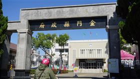 呼應中央調薪政策  金門縣府期盼帶動消費金門縣政府10日宣布，呼應行政院調薪政策，縣府及所屬機關、學校人員和金酒公司自民國111年1月1日調薪4%；期許藉由調薪提振公務士氣，並帶動消費、刺激經濟，締造雙贏。中央社記者黃慧敏攝  110年11月10日