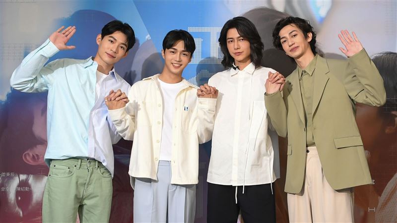 BL男神狂吻石承鎬　驚吐比女生好親