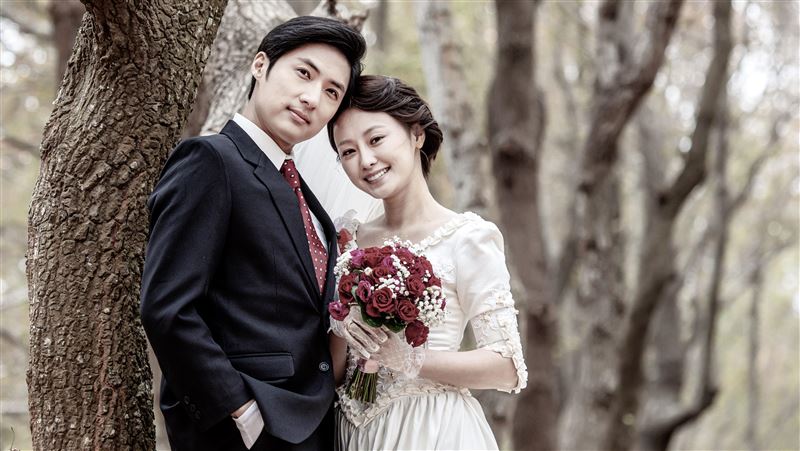 離婚9年不藏了　台8女神再曝婚紗照