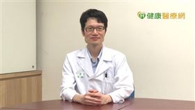 林亮宇教授對此指出，冷凍消融球囊處理肺靜脈時，透過低溫可以有效區隔肺靜脈的電傳導和左心房的電傳導，「肺靜脈異常的訊號，就不會干擾左心房的正常運轉，針對肺靜脈訊號引發的成人陣發性心房顫動，冷凍消融球囊可以有效減少發生率。」