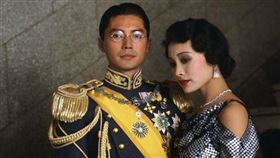 《末代皇帝》中尊龍、陳沖飾演溥儀、婉容。（圖/甲上提供）

