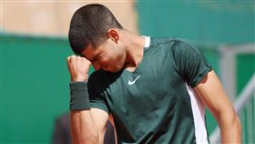 ▲西班牙小蠻牛艾卡拉茲（Carlos Alcaraz）蒙地卡羅首戰也爆冷。（圖／路透社／達志影像）