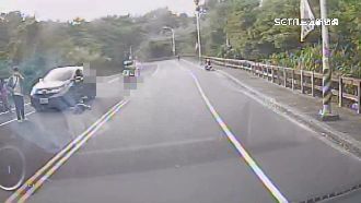 蟲爬手驚魂　騎士衝對向滑行摔斷手