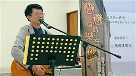 「戀戀菊島樂音傳」列車開到澎湖七美「戀戀菊島樂音傳」列車來到澎湖七美，歌手「小烏鴉」陳宏銘分享創作經驗，並以風趣簡易的方式，引導七美鄉親現場即興創作歌曲「漂亮的七美」。（陳宏銘提供）中央社  111年4月14日