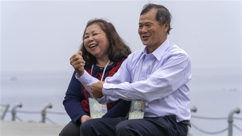 討海人紅衫穿一半　他淚崩謝45年妻