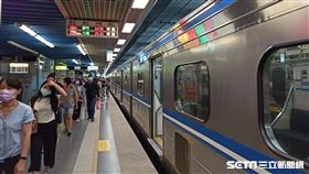 台鐵區間車（記者陳弋攝影）