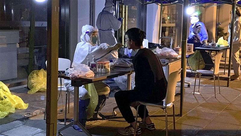 上海封城逾2周無效　單日增2萬餘例